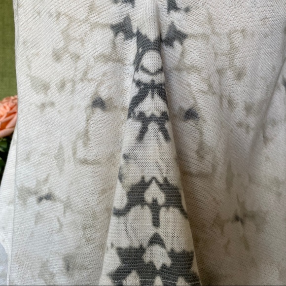 Loose Top with Metal Straps - Picture 6 of 8